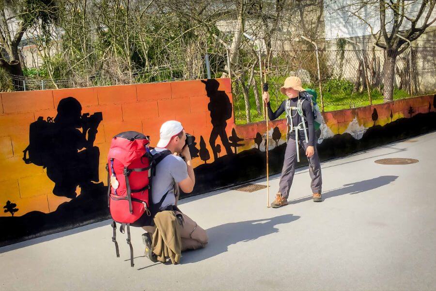 a picture of 2 pilgrims