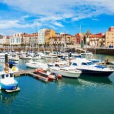 a picture of a harbor
