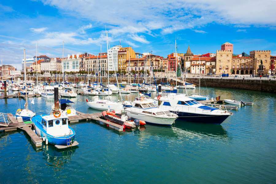 a picture of a harbor