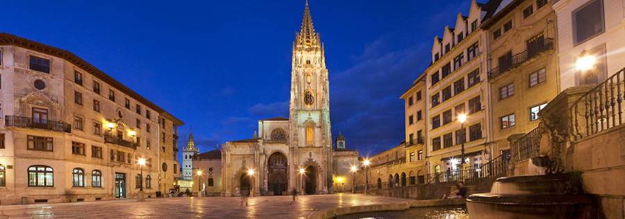 a picture of a square with a cathedral in the middle