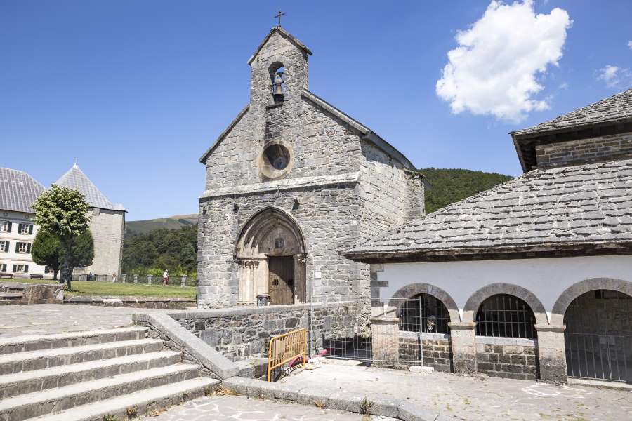 a picture of a church in a town