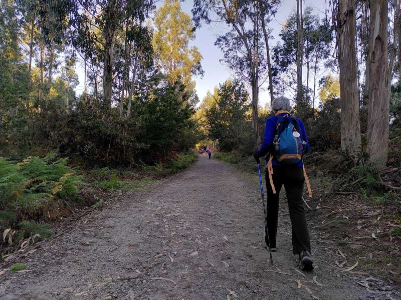 FAQ Camino older woman hiking