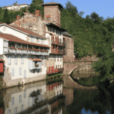 Le Puy St Jean houses by river