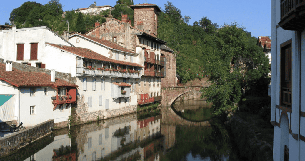 Le Puy St Jean houses by river
