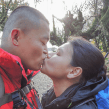 Couple kissing on Camino