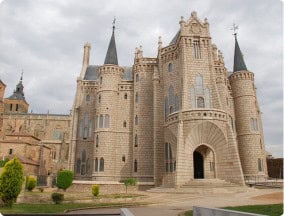 Episcopal Palace, Gaudi, Astorga.jpg