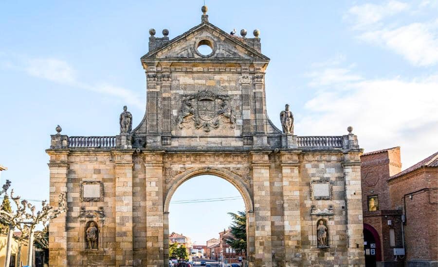 FR5 - Arco De San Benito Sahagun
