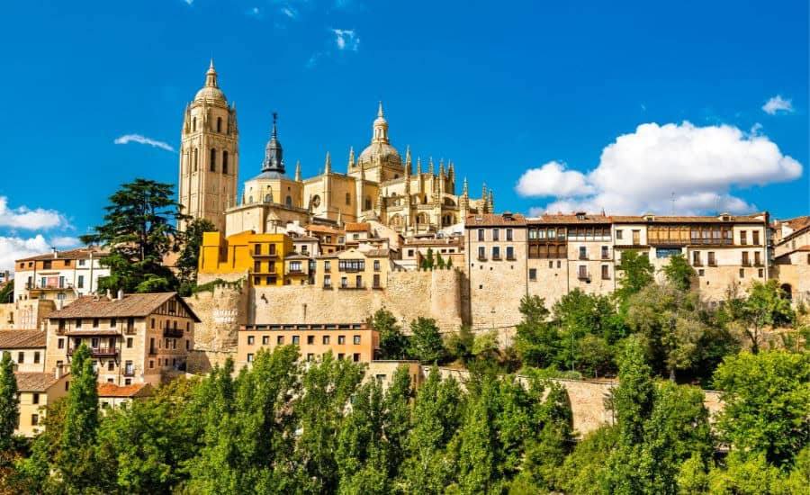 FR5 - Panoramic View of Leon with the Cathedral