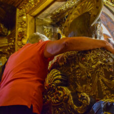 Hug the Apostle