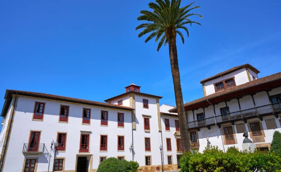 Villaviciosa on the Camino del Norte