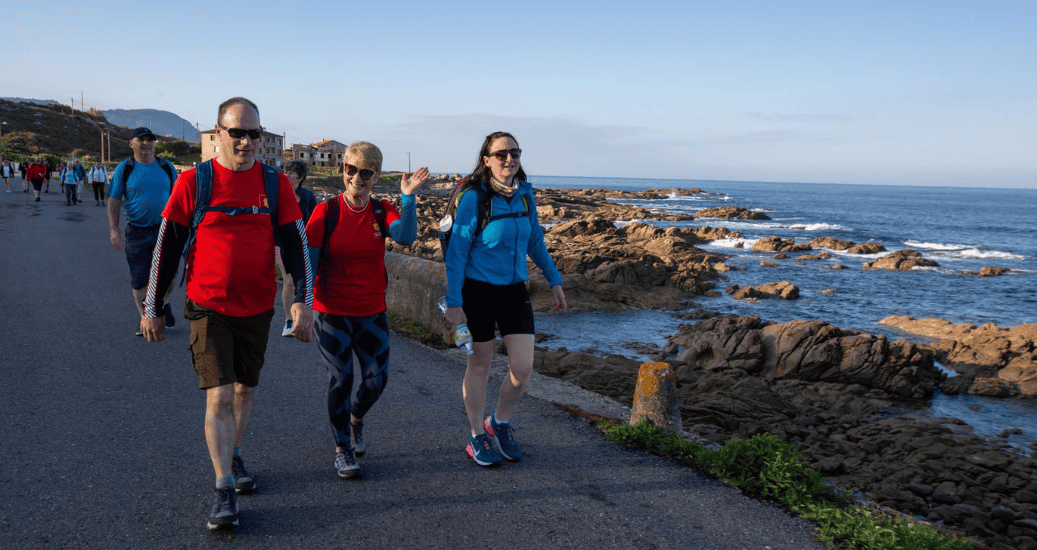 Group walking Oia to Santiago