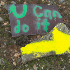 Yellow arrow sign on camino franves