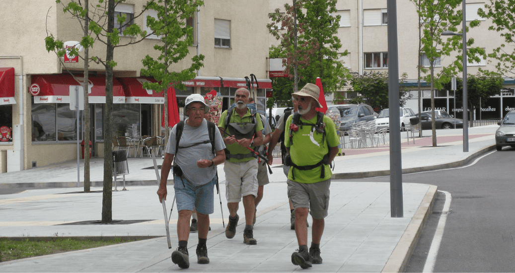 Pilgrims walking through Tui