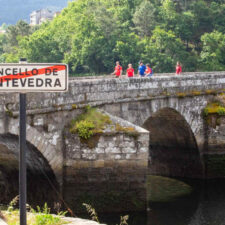 Pilgrims on the bridge Ponte