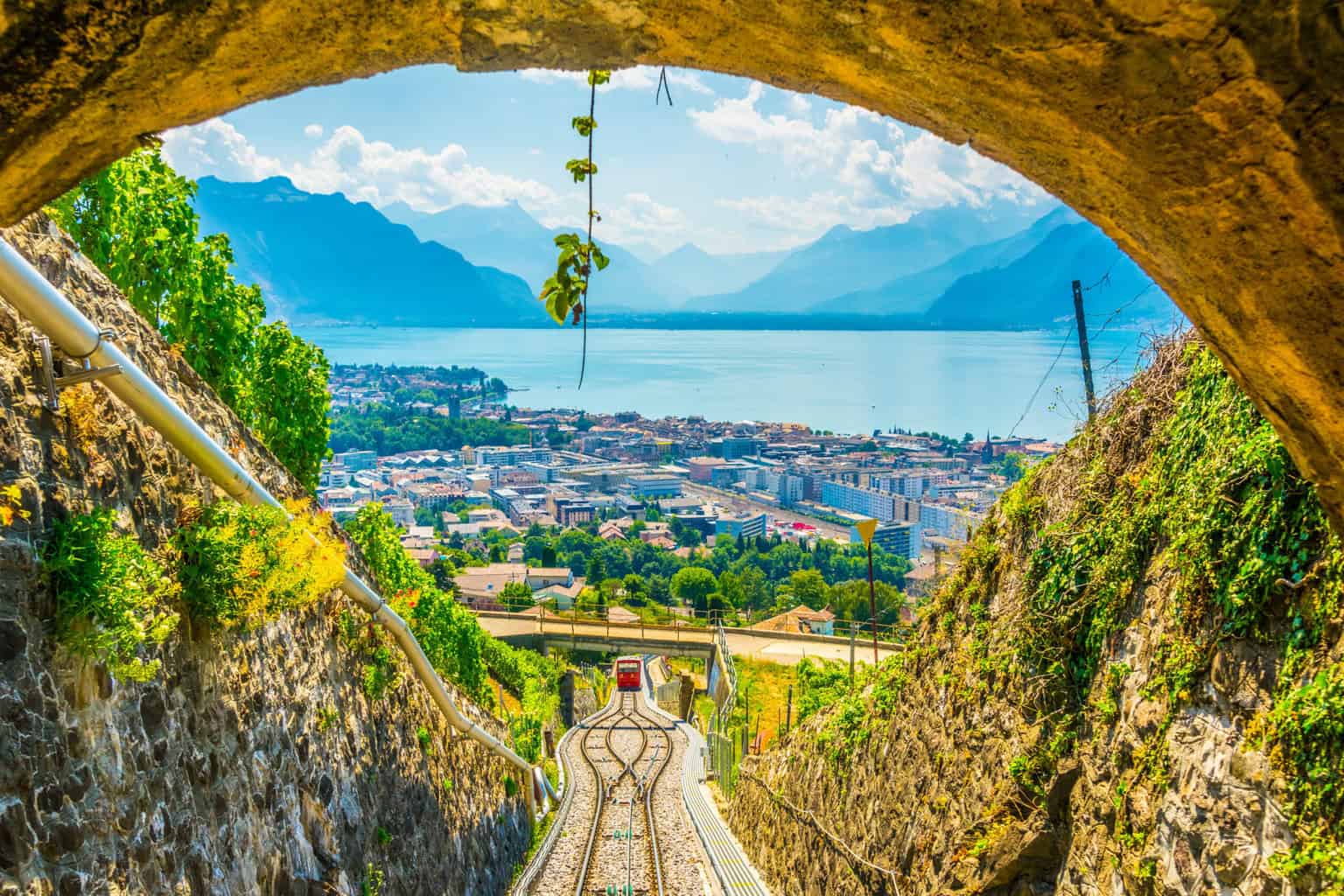 Funicular going up Le Mont-Pèlerin in Geneva