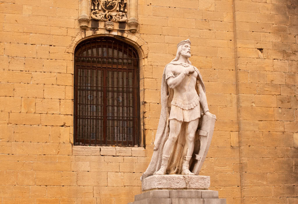 Statue of King Alfonso II of Asturias
